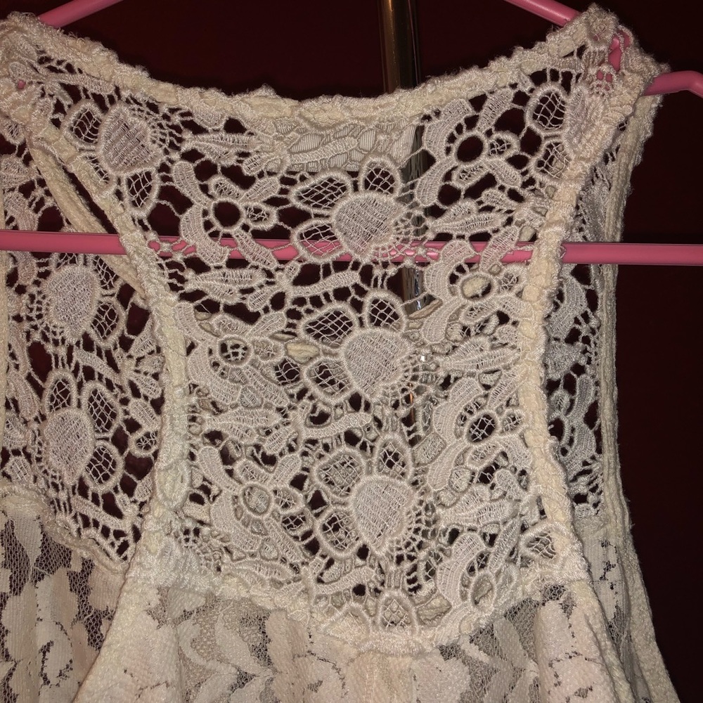 ☀️SALE!! Lace Racer Back Tank -Slit Back A&F - Picture 5 of 7